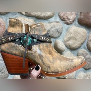 CRUSH by DURANGO Antique silver leather concho wrap western bootie boots 8.5